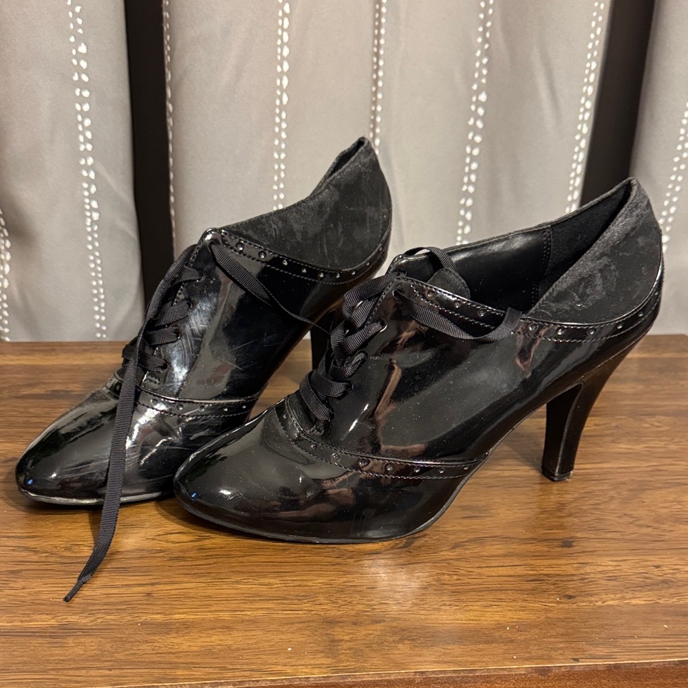FIONI Clothing Black Patent Lace-Up Heels